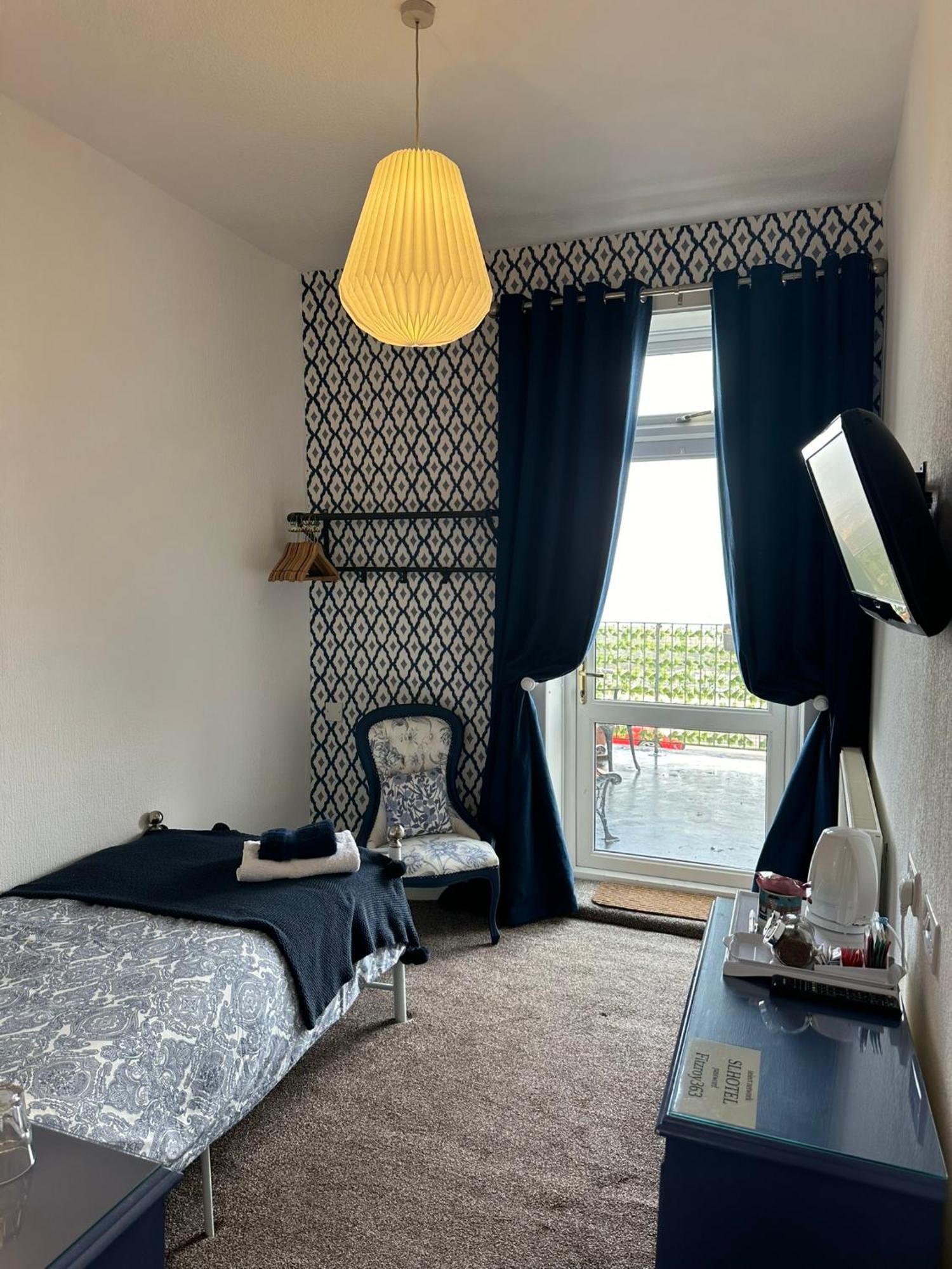 Shipping Lanes Hotel Morecambe Bagian luar foto